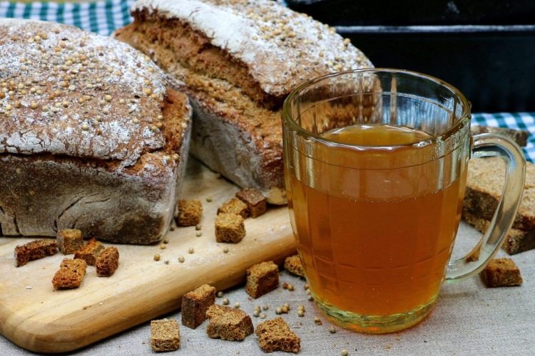 Zichorien- und Roggenbrot-Kwas