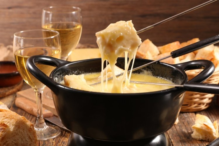 Fondue mit Ziegenkäse und Paprika
