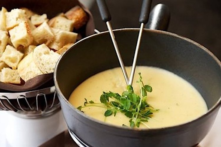Veganes Fondue mit Weißwein