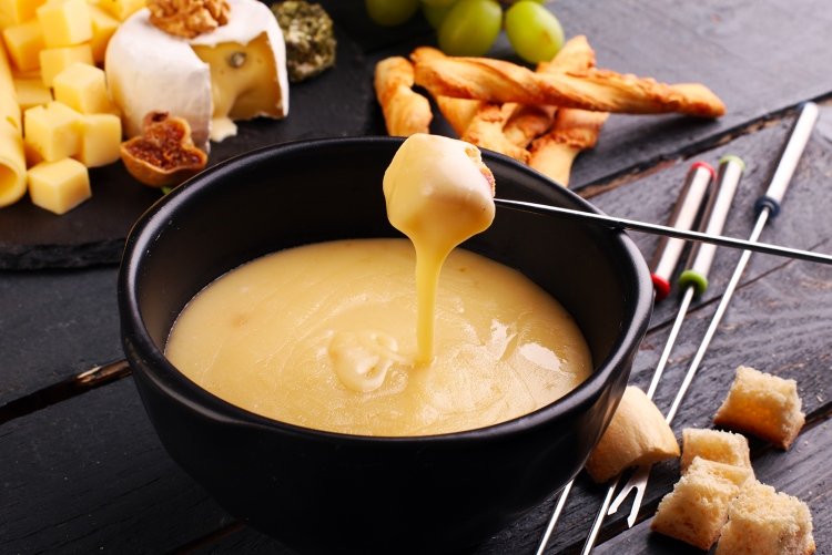 Fondue mit Suluguni und Sahne