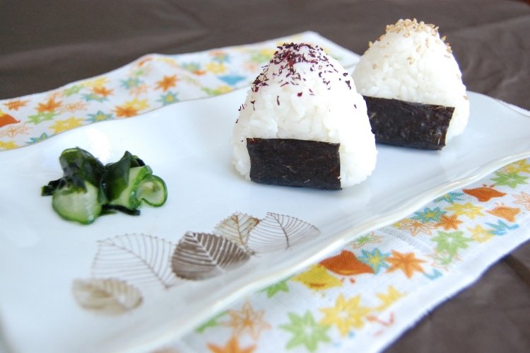Onigiri mit frischem Thunfisch