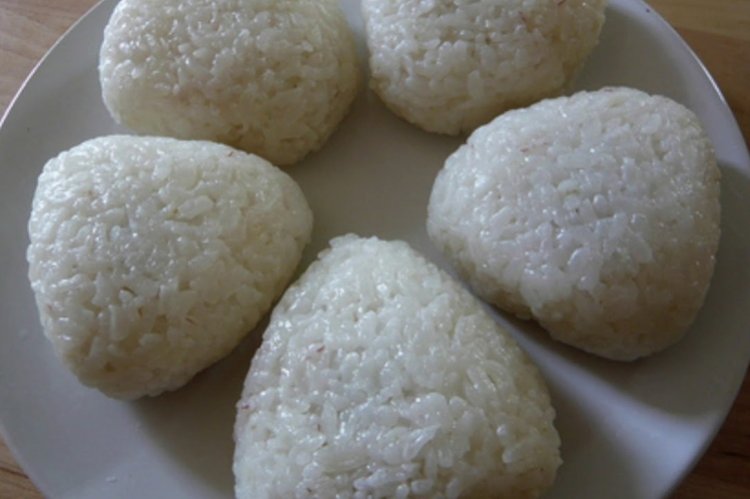 Onigiri mit geräuchertem Aal