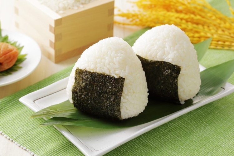 Onigiri mit Lachs