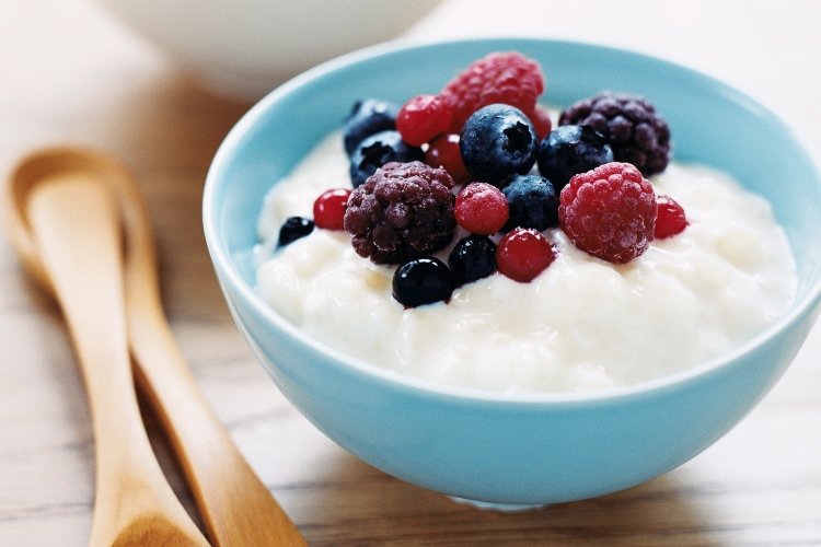 Milchreispudding mit Beeren