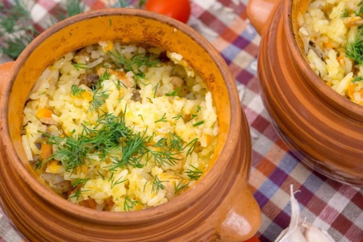 Chicken Breast with Rice in Pots