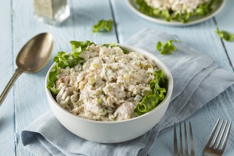 Salat mit Kartoffeln und Hähnchenbrust