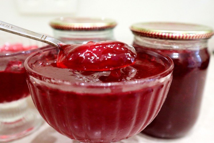 Redcurrant Jelly with Mint