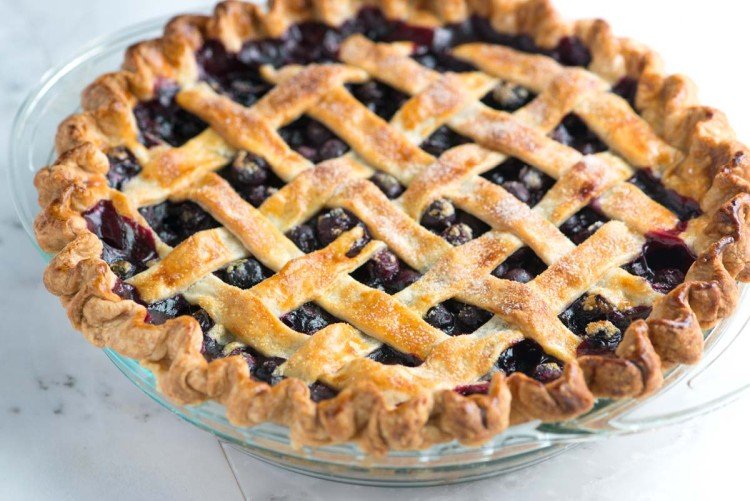Pastel de rejilla con bayas