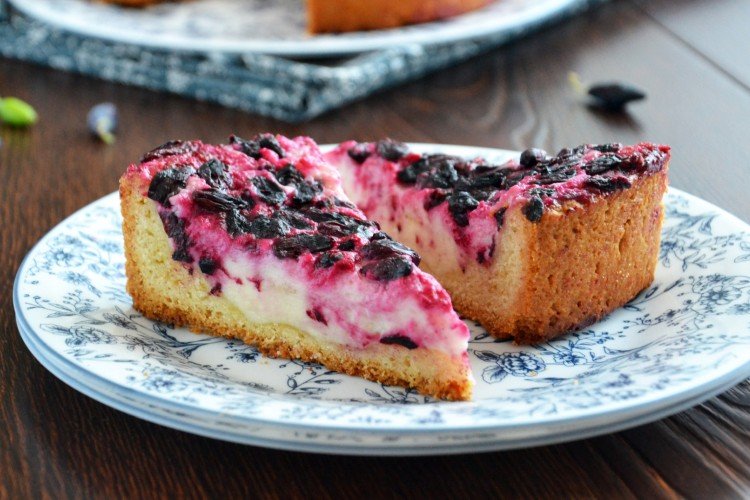 Pastel con bayas y requesón