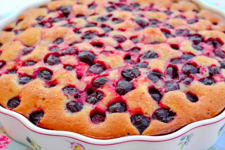 Pastel de leche con bayas