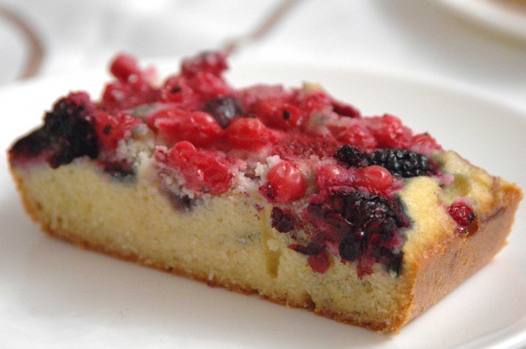 Pastel de harina de arroz con bayas