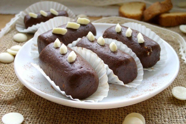 „Kartoshka“-Gebäck aus süßen Zwiebäcken