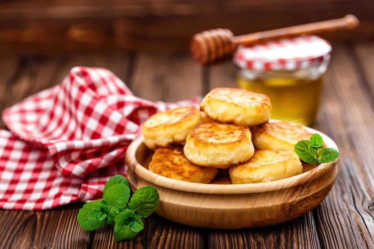 Healthy Syrniki with Honey