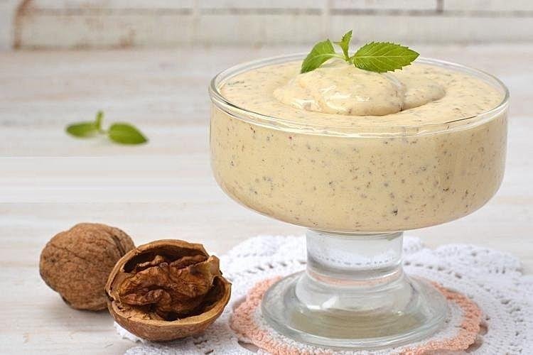 Cottage Cheese Frosting with Honey and Walnuts