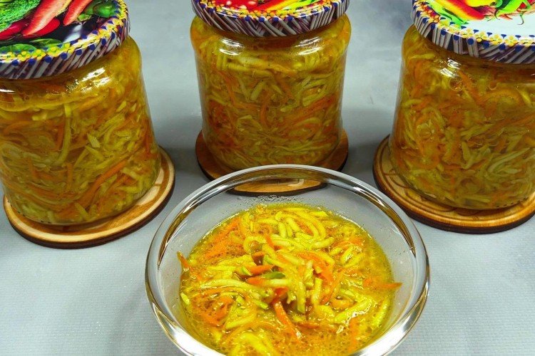 Calabacín al estilo coreano con cúrcuma
