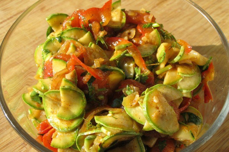 Calabacín al estilo coreano con pimiento morrón