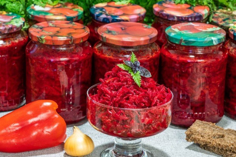 Calabacín al estilo coreano con remolacha para el invierno