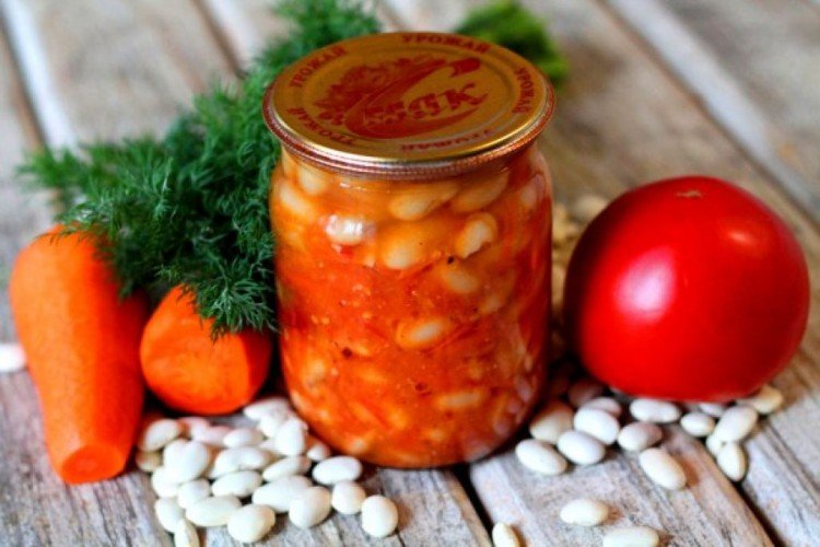 Tomates con judías para el invierno