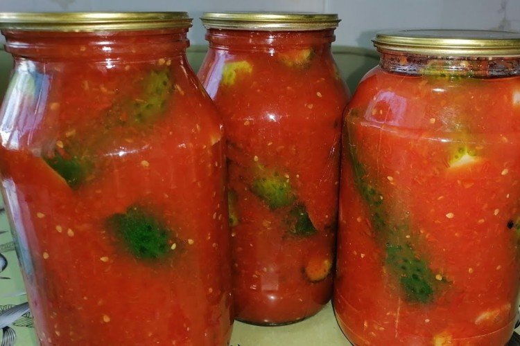 Pepinos al estilo coreano con pasta de tomate