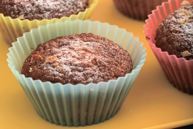 Muffins mit weißer Schokolade und Mandeln