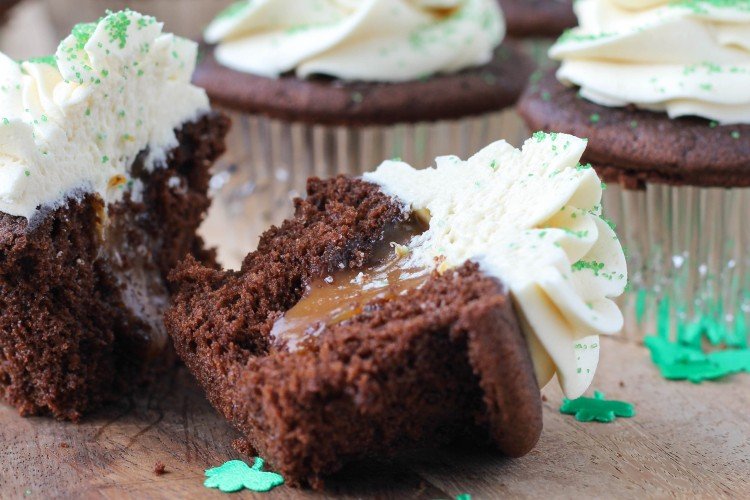 Schokoladenmuffins mit Kondensmilch