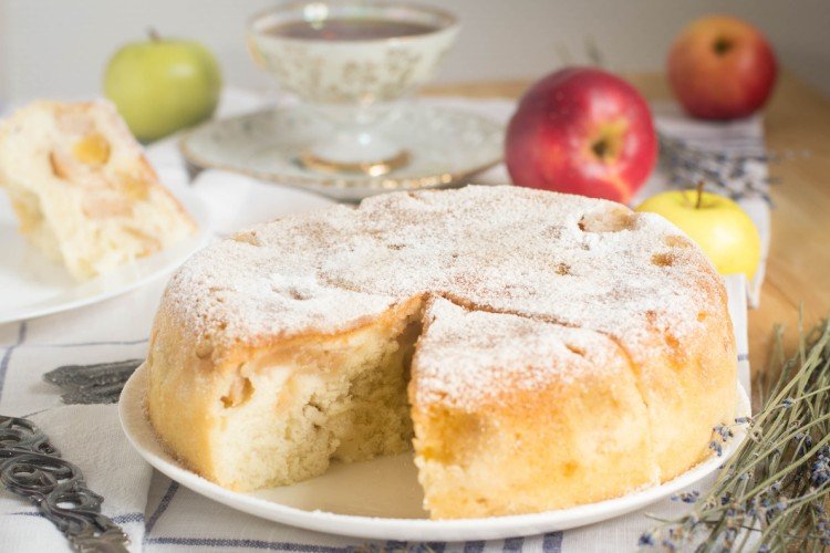 Charlotte con crema agria