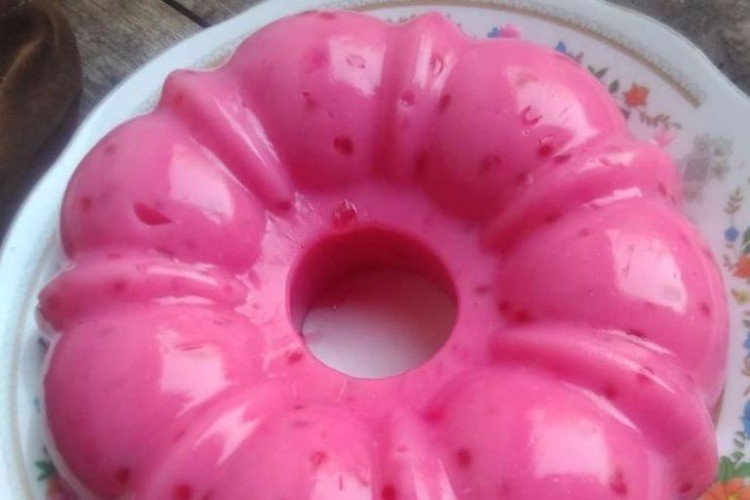 Blancmange mit Beeren