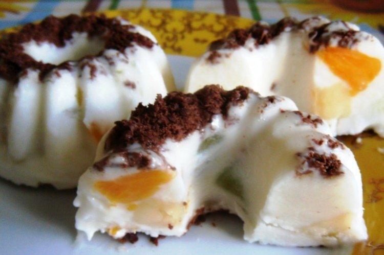 Blancmange mit Früchten