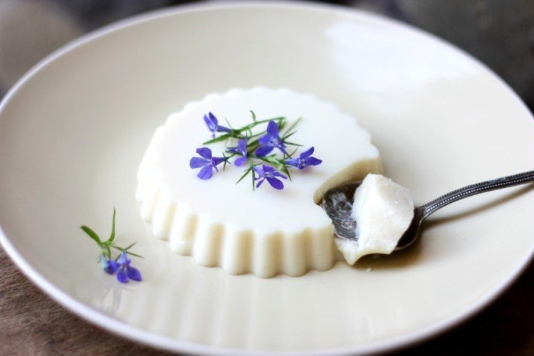Blancmange mit normaler Milch