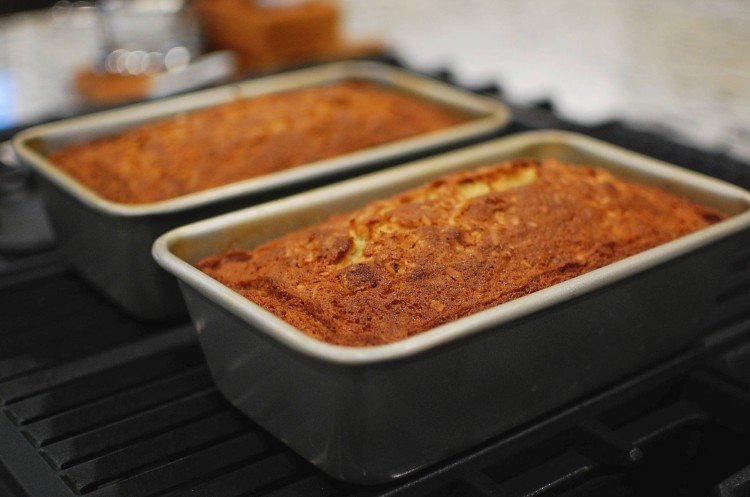 Pan de plátano con coco rallado