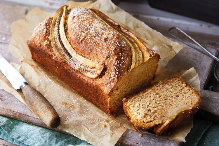 Pan de plátano con crema de cacahuete