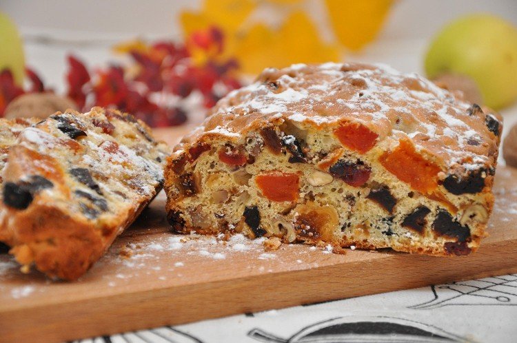 Pan de plátano con frutas secas en olla de cocción lenta
