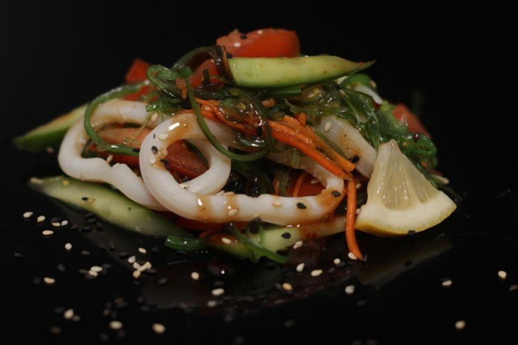 Chuka-Salat mit Tintenfisch