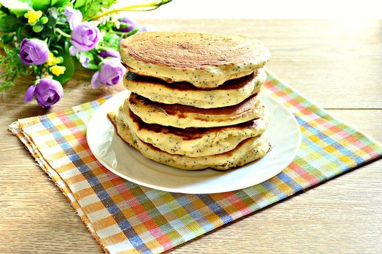 Japanische Pfannkuchen mit Mohn