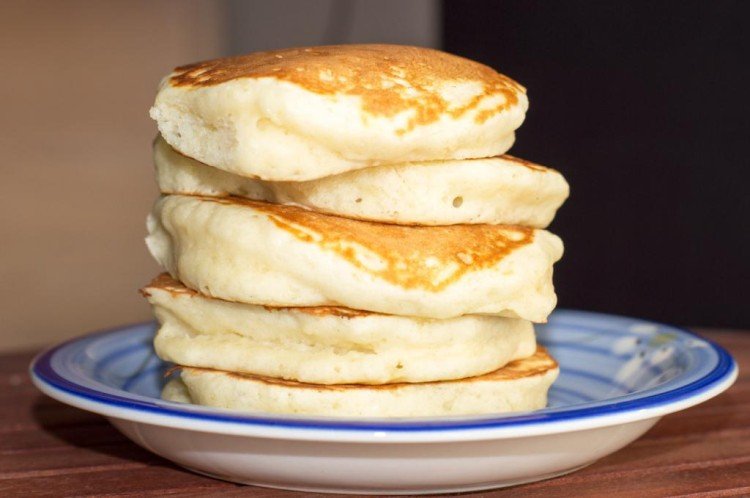Japanische Pfannkuchen mit Butter