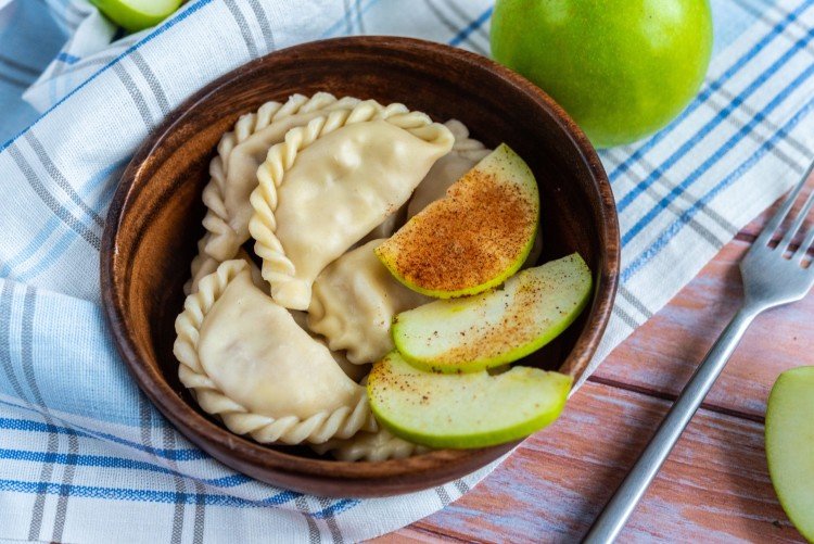 Vareniki mit Quark und Äpfeln