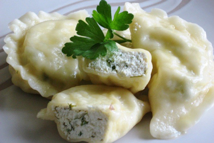 Vareniki mit Quark und Kräutern