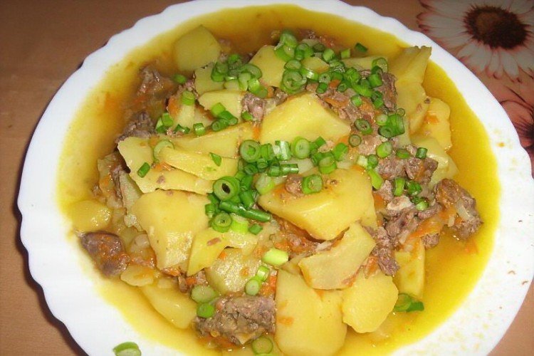 Geschmorte Kartoffeln mit Dosenfleisch