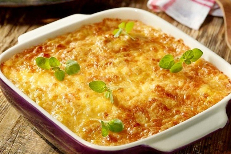 Kartoffelauflauf mit Dosenfleisch im Ofen