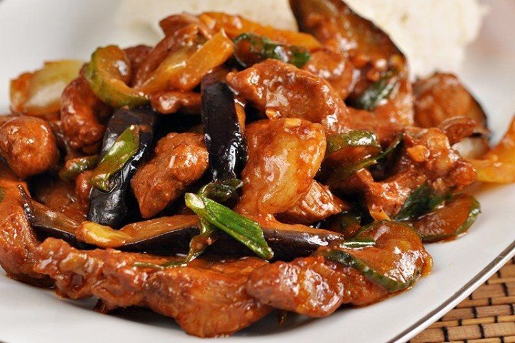 Hähnchen mit Auberginen in Teriyaki-Sauce