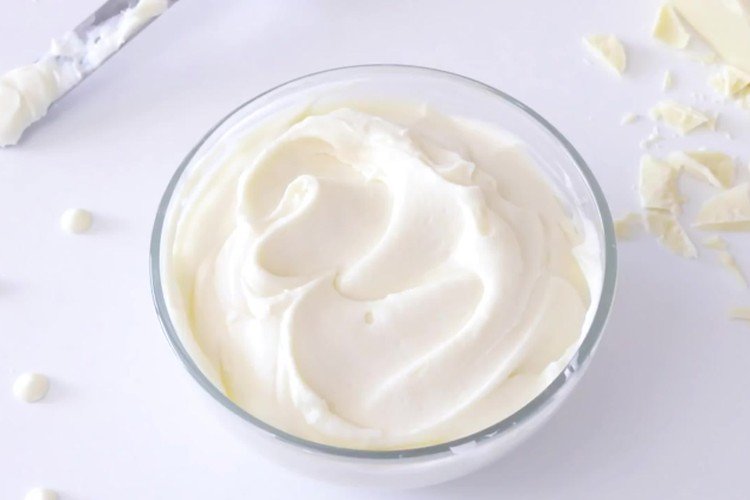 Crema de chocolate blanco para pastel