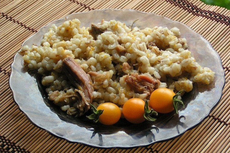 Gerste mit Dosenfleisch im Multikocher