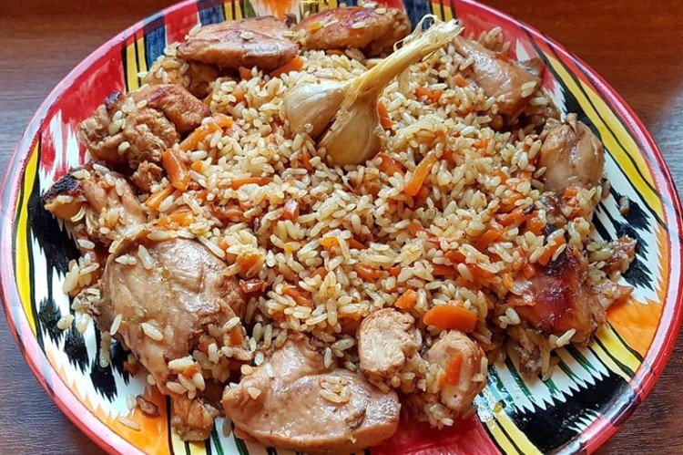 Pilaw mit Huhn und Sojasauce