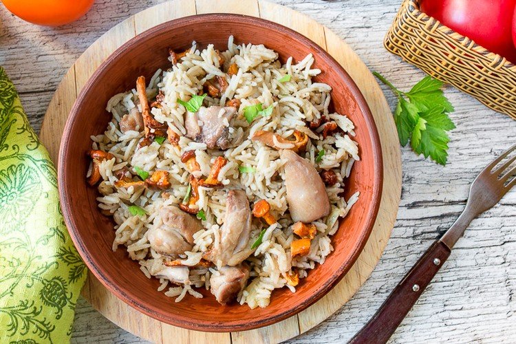 Pilaw mit Huhn und Pfifferlingen