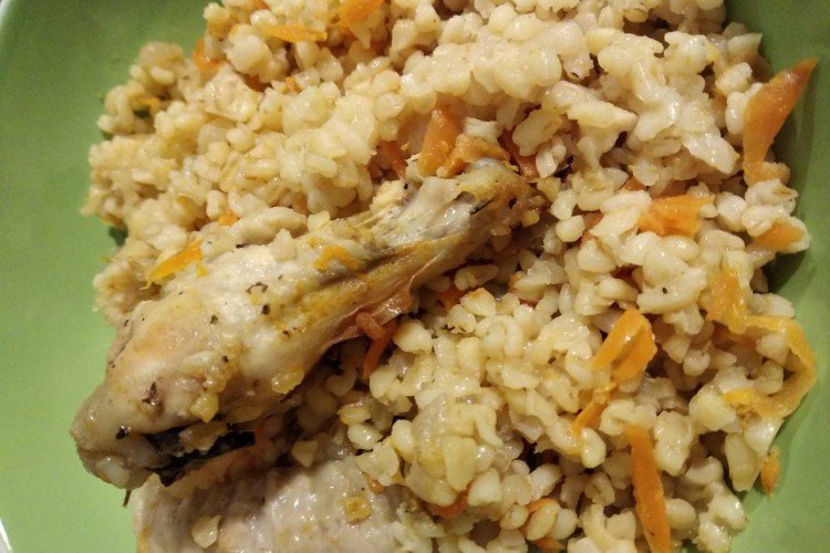 Bulgur-Pilaw mit Huhn