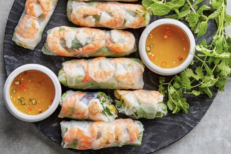 Spring Rolls with Shrimp and Rice Noodles
