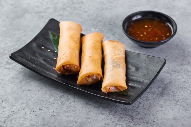 Spring Rolls with Zucchini and Peanuts