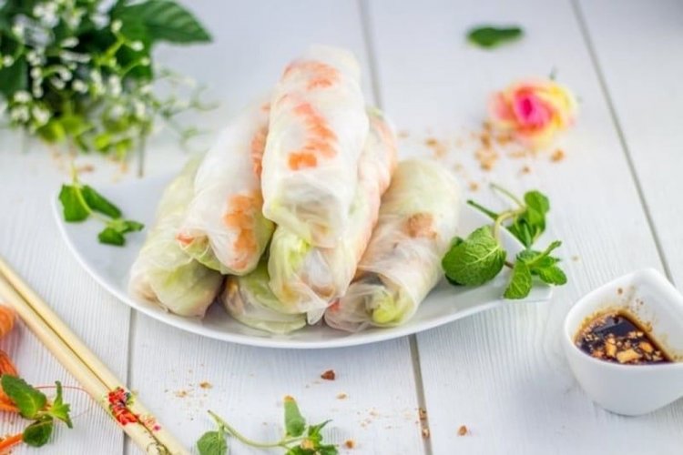 Spring Rolls with Shrimp and Pomelo