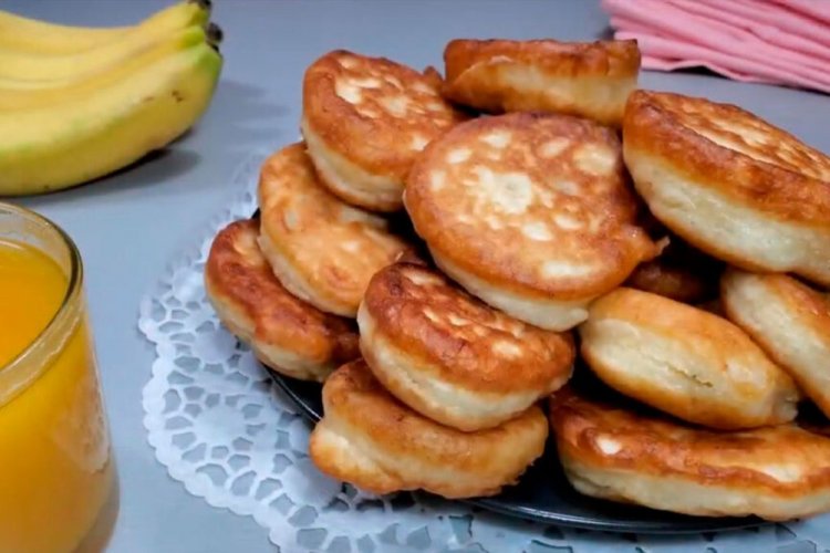 Bananenpfannkuchen mit Joghurt
