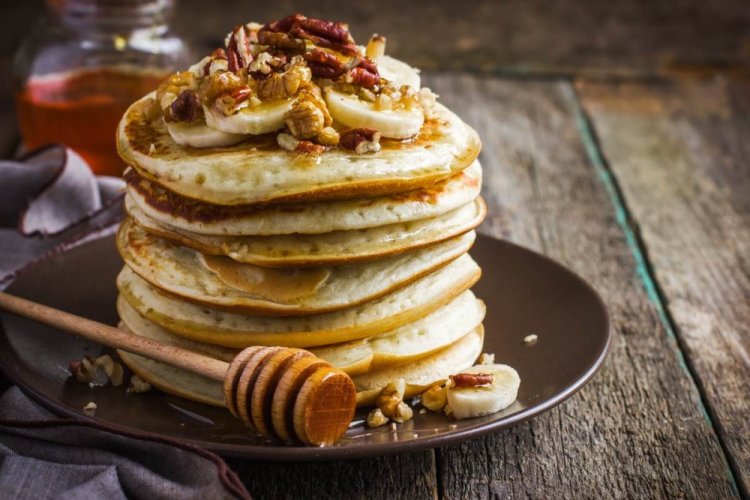 Bananenpfannkuchen mit Nüssen